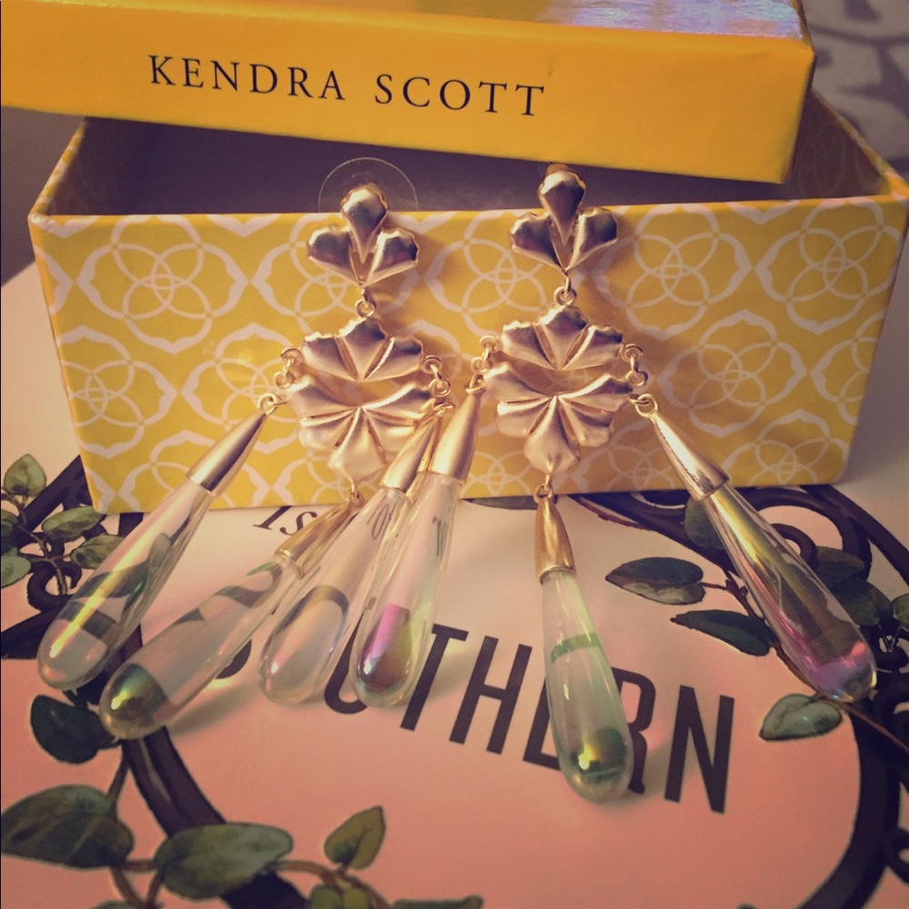 EUC Kendra Scott "Price Chandelier" Earrings